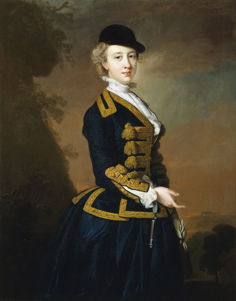 南希·福泰斯库（Nancy Fortescue）的肖像，穿着深蓝色的骑行习惯，上面有金色的青蛙和帽子 作者 托马斯·哈德森