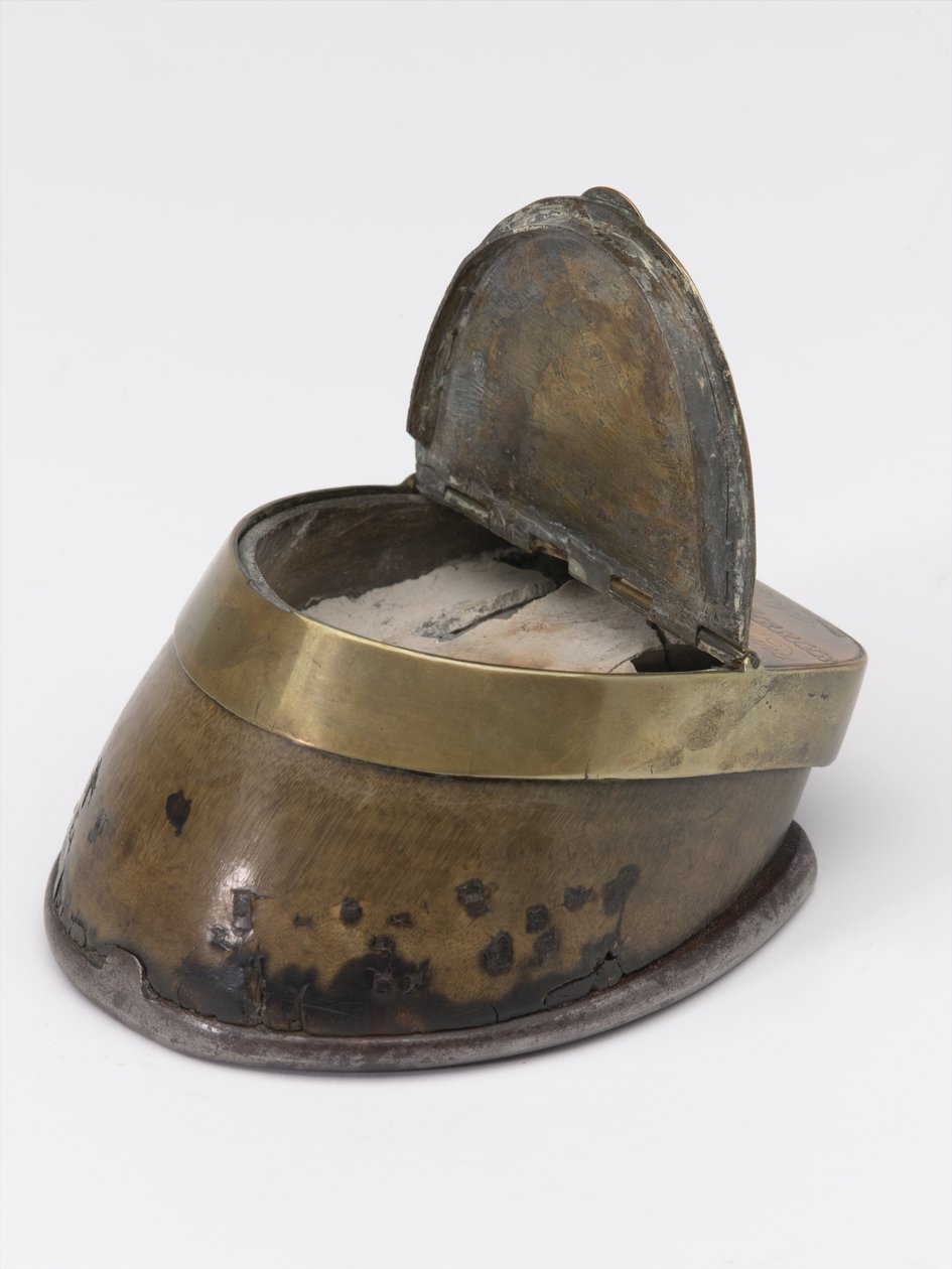皇家骑兵卫队威廉·泰惠特·德雷克船长的马蹄墨水瓶，约 1829 年（墨水瓶，马蹄） 作者 托马斯·李