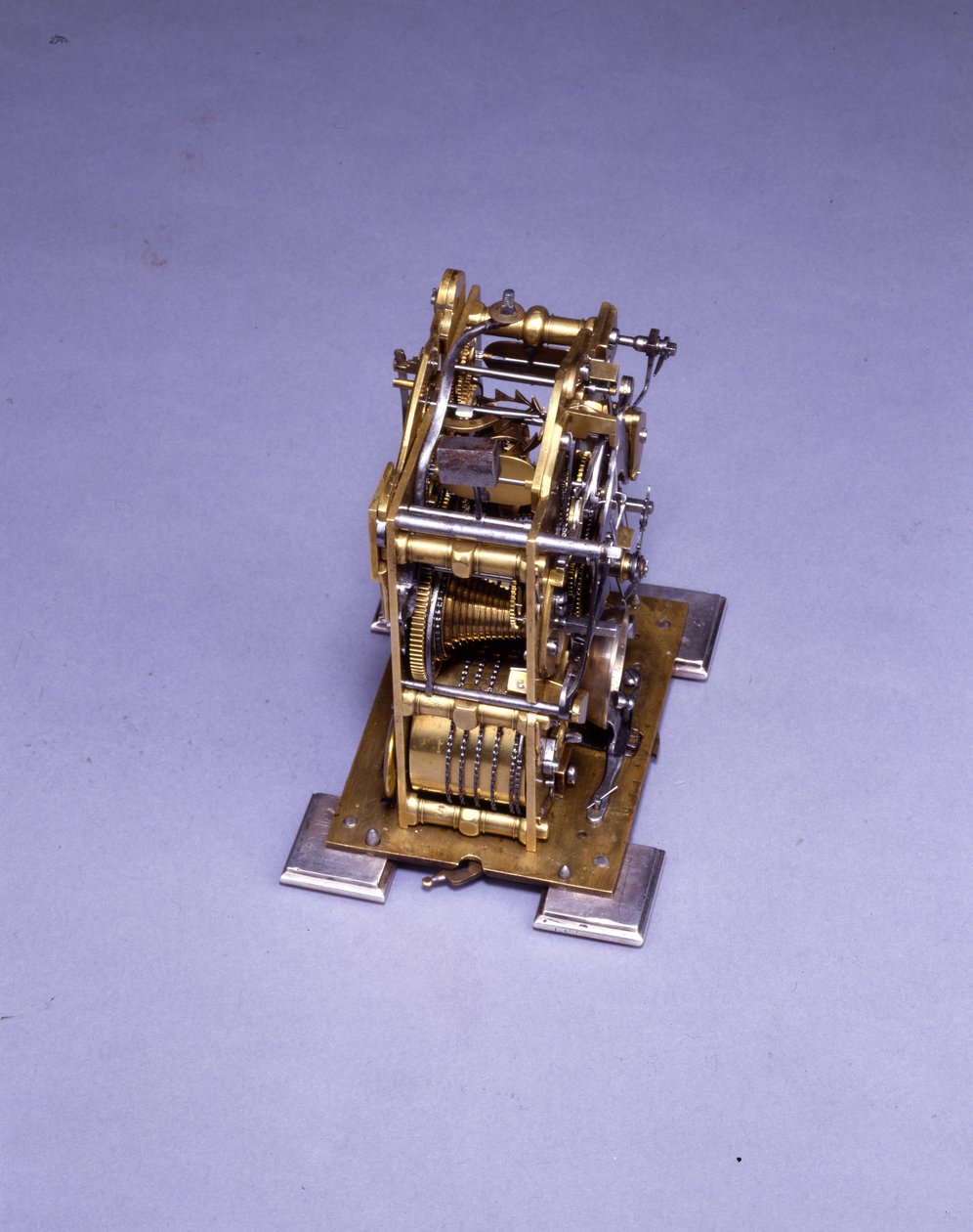 微型撞击式支架时钟，无。 222，c.1695（金属）（另请参见834228-31） 作者 托马斯·汤皮翁