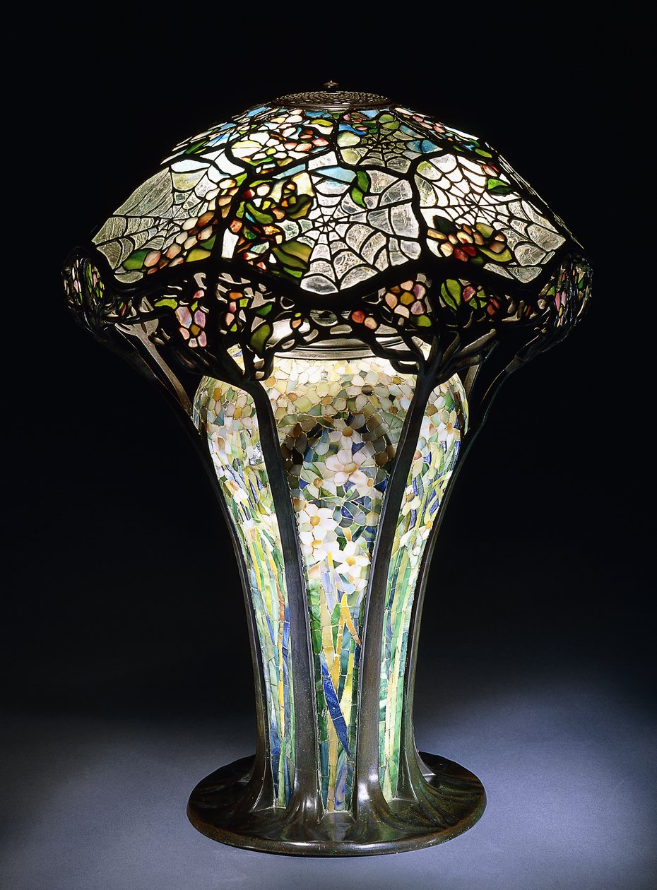蒂法尼工作室（Tiffany Studios）的cobweb铅玻璃台灯，摄于1906年 作者 蒂芙尼工作室