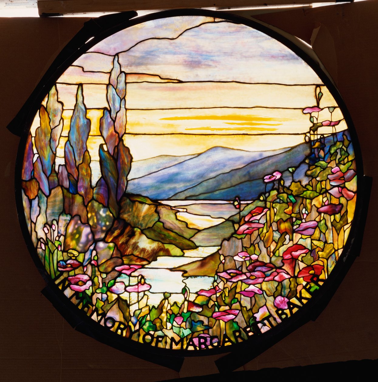 蒂法尼影城（Tiffany Studios），日落和山脉的窗户，约1900年 作者 蒂芙尼工作室