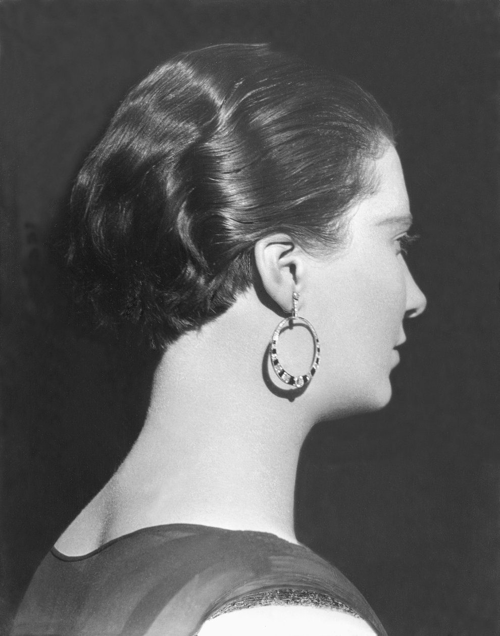 有耳环的妇女，墨西哥城，c.1928 作者 蒂娜·莫多蒂