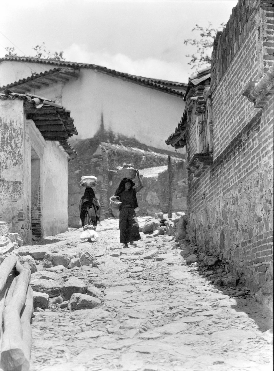 妇女在墨西哥特万特佩克，1929年 作者 蒂娜·莫多蒂
