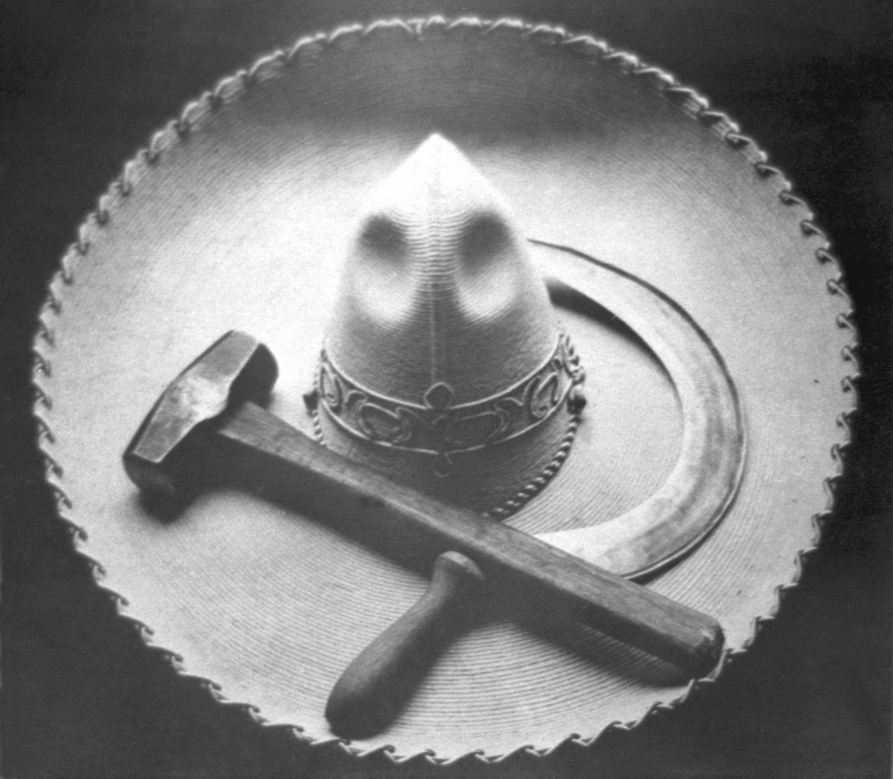 墨西哥革命：墨西哥城的Hammer和Sickle的Sombrero，1927年 作者 蒂娜·莫多蒂
