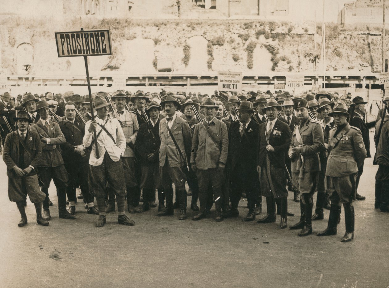 专辑“MVSN-Blackshirts”：Hunters Frosinone，手持霰弹枪，与那不勒斯林业民兵的两名军官（黑白照片） 作者 长号筒长号筒