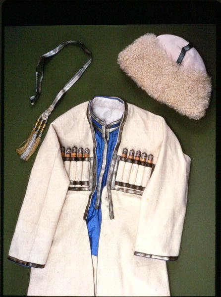 带子弹袋的军用服装（纺织品） 作者 土耳其语学校
