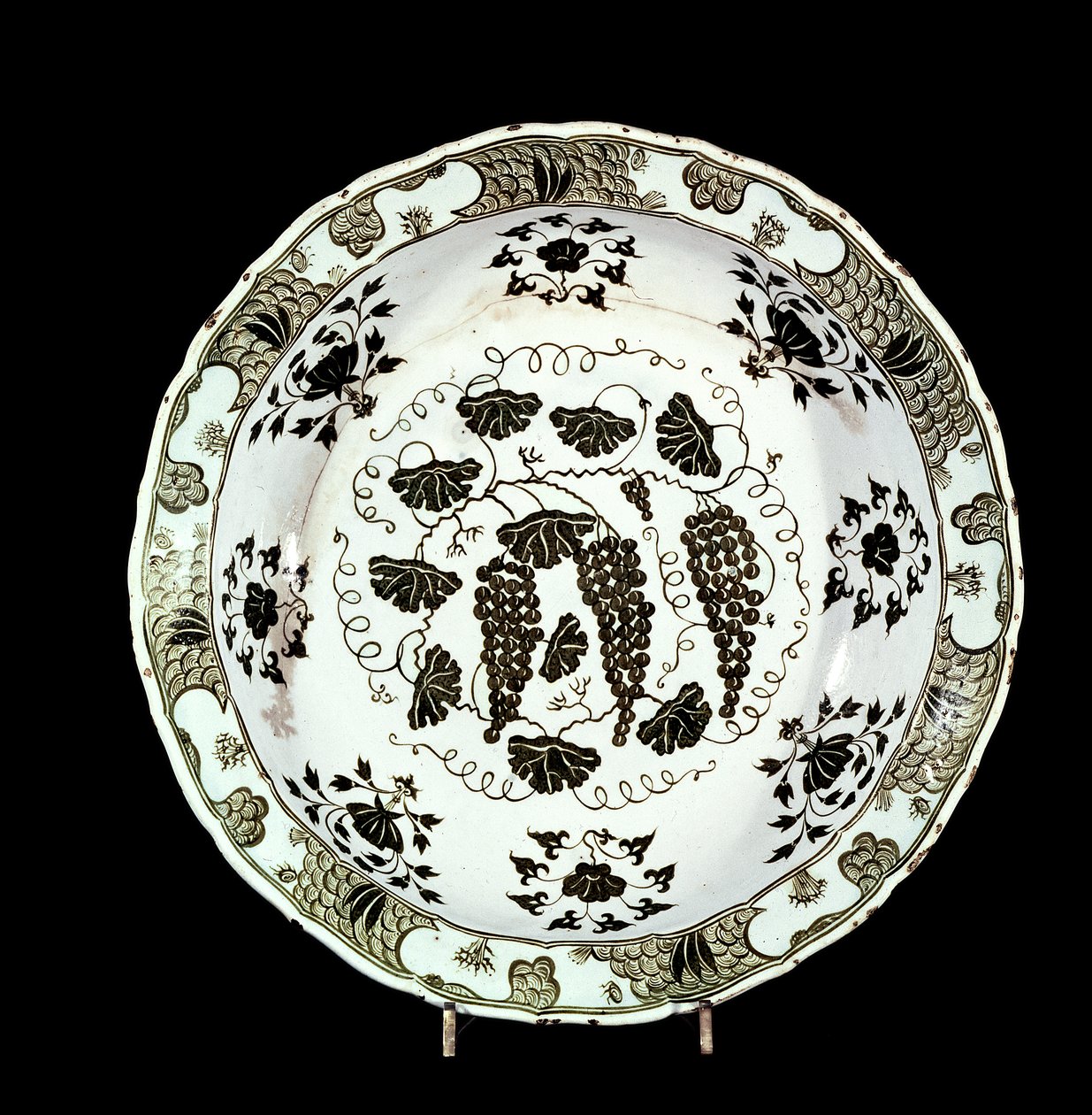 盘子，伊斯尼克，16世纪初（陶器 作者 土耳其语学校