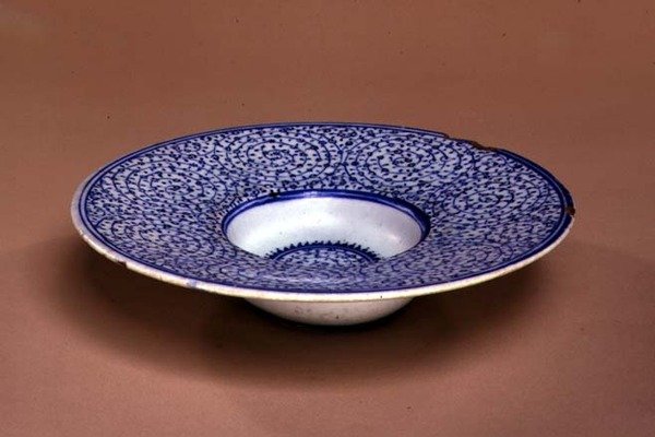 Tondino菜，伊兹尼克金角牛肉，土耳其语，c.1535-45（釉下蓝色的石膏） 作者 土耳其语学校