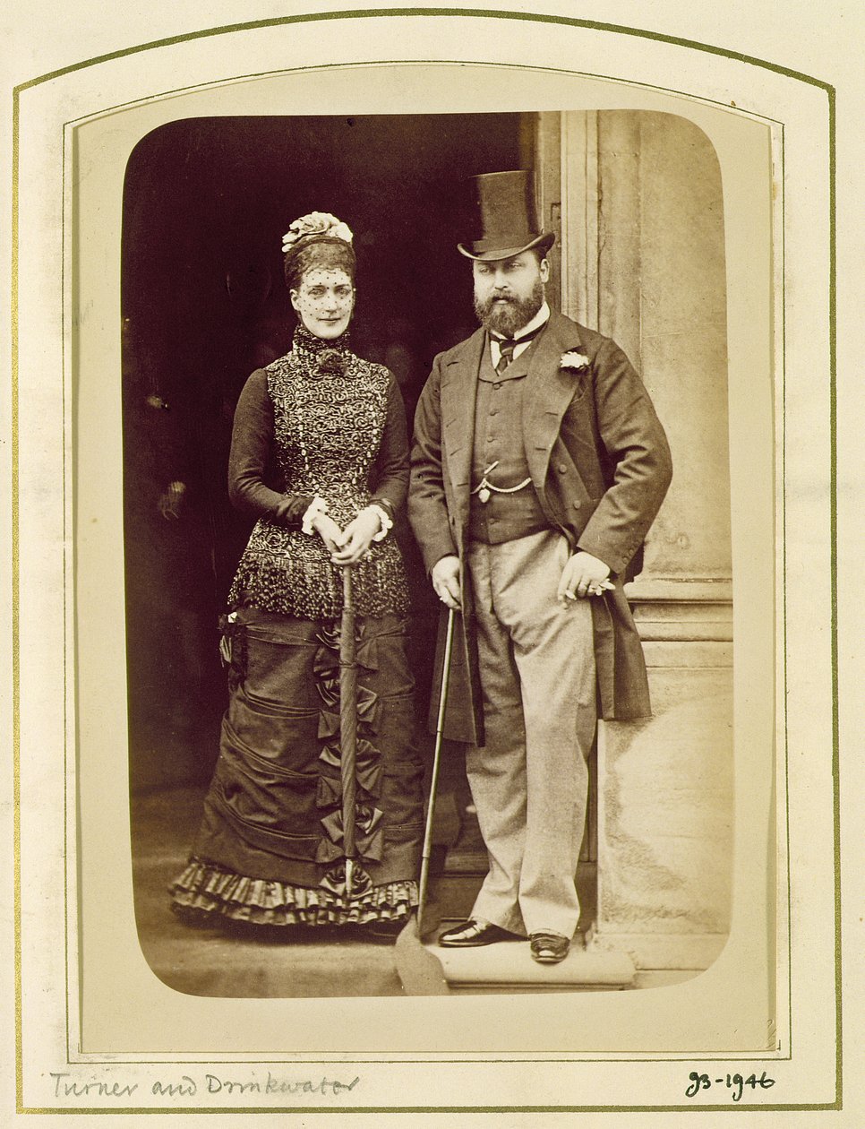 爱德华七世国王（1841-1910）和他的妻子亚历山德拉女王（1844-1925）（棕褐色照片）的肖像 作者 特纳和饮用水