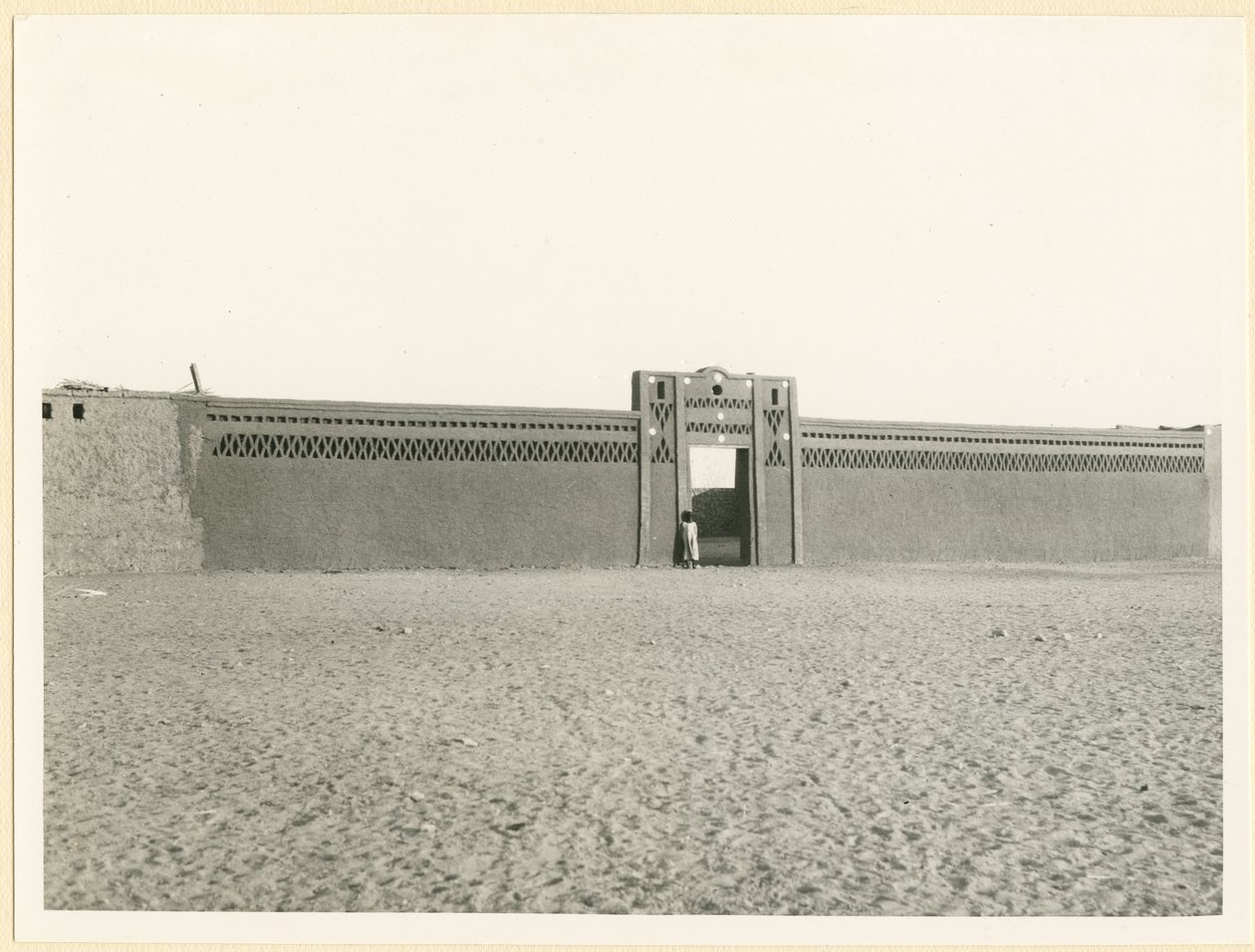 砖墙，埃及阿拉基，Ugo Monneret de Villard 摄影，约 1925 年 作者 乌戈·莫内雷·德·维拉德
