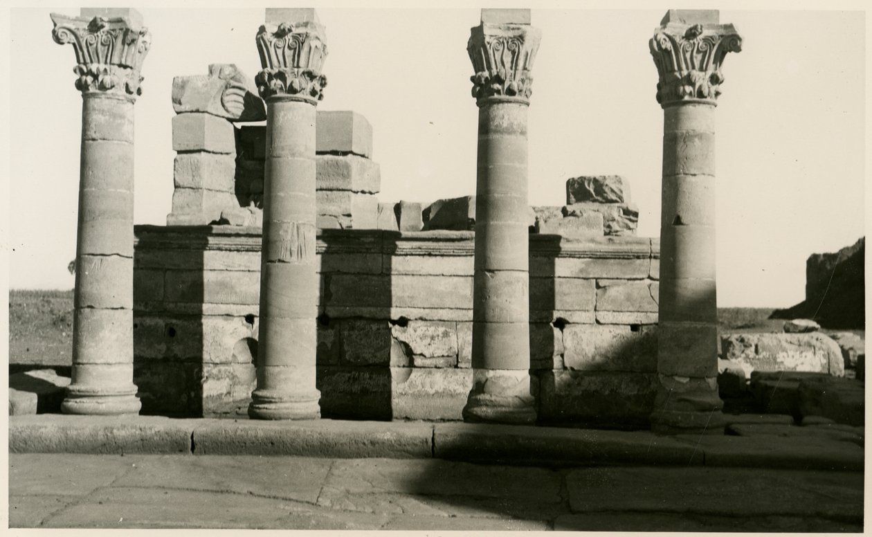 罗马仙宫柱廊，埃及 Dendera，摄影师：Ugo Monneret de Villard 作者 乌戈·莫内雷·德·维拉德