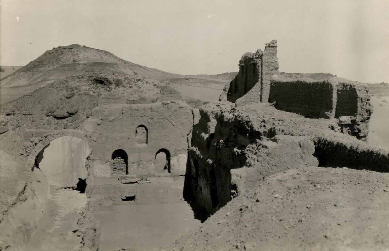 埃及阿斯旺，圣西缅修道院的大城堡（qasr），挖掘前的通道景观，Ugo Monneret de Villard 摄 作者 乌戈·莫内雷·德·维拉德