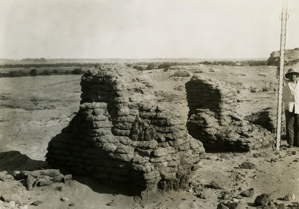 埃及卡斯尔伊布里姆（Qasr Ibrim）墓地中的坟墓，摄影师：Ugo Monneret de Villard 作者 乌戈·莫内雷·德·维拉德