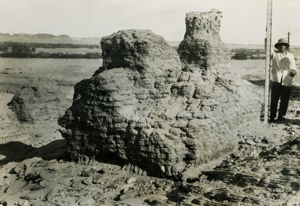 埃及卡斯尔伊布里姆（Qasr Ibrim）墓地中的坟墓，摄影师：Ugo Monneret de Villard 作者 乌戈·莫内雷·德·维拉德