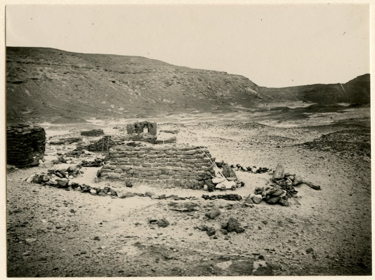 埃及 Qasr Ibrim 南部墓地的坟墓，摄影师：Ugo Monneret de Villard 作者 乌戈·莫内雷·德·维拉德