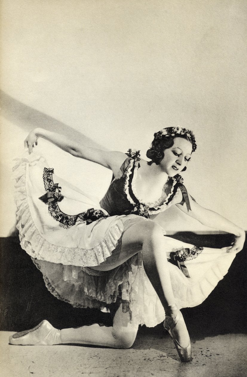 Aleksandra Dionisyevna Danilova，来自“脚注芭蕾”，于1938年出版 作者 未知未知
