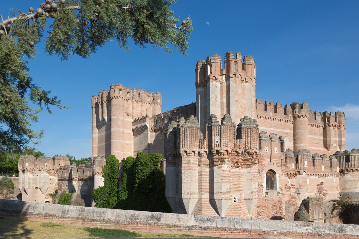 Coca，塞哥维亚省，西班牙。 Castillo de Coca。古柯城堡。 Mudéjar军事建筑的重要例子。 作者 未知未知