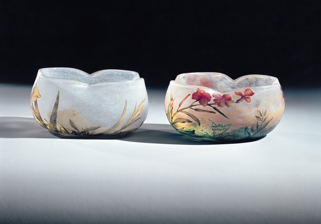 法国南希Daum的两个碗，1900-6珐琅彩绘和酸蚀玻璃 作者 未知未知