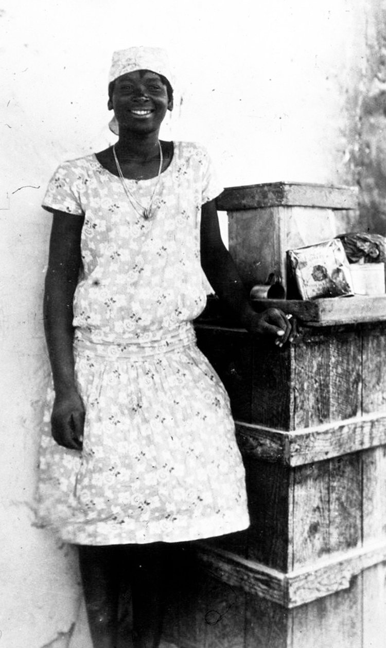 19322 HAITI Small merchant of Akassan boiled? but base 作者 不明