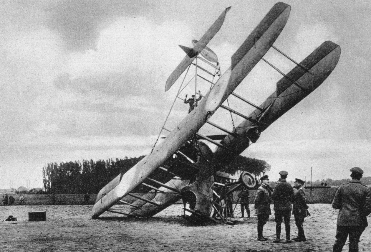 一架英国维克斯（Vickers）维米（Vimy）双翼飞机在1917年第一次世界大战中坠毁在法国里尔（Lille）西南 作者 不明