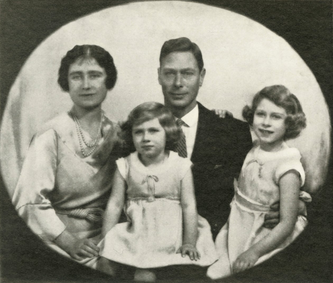 一个家庭小组，c1933，1937年。 作者 不明