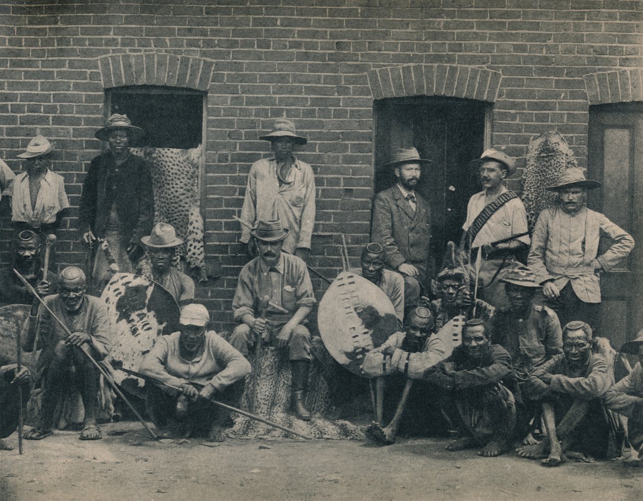 Afrikaners和Zulus小组，摄于1900年。 作者 不明