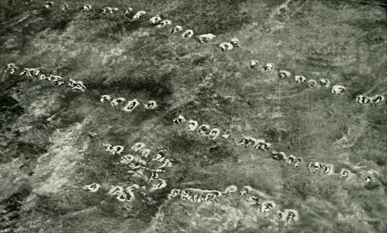 横跨无人区的步兵进攻，1919年。 作者 不明