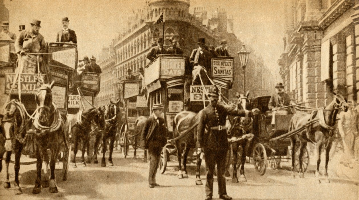1900年的交通街区-1933年在豪宅外的场景。 作者 不明