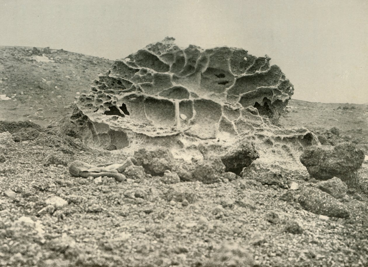1909年，位于冬天区附近的风化的肯尼特·博尔德（Cenyte Boulder），1909年。 作者 不明