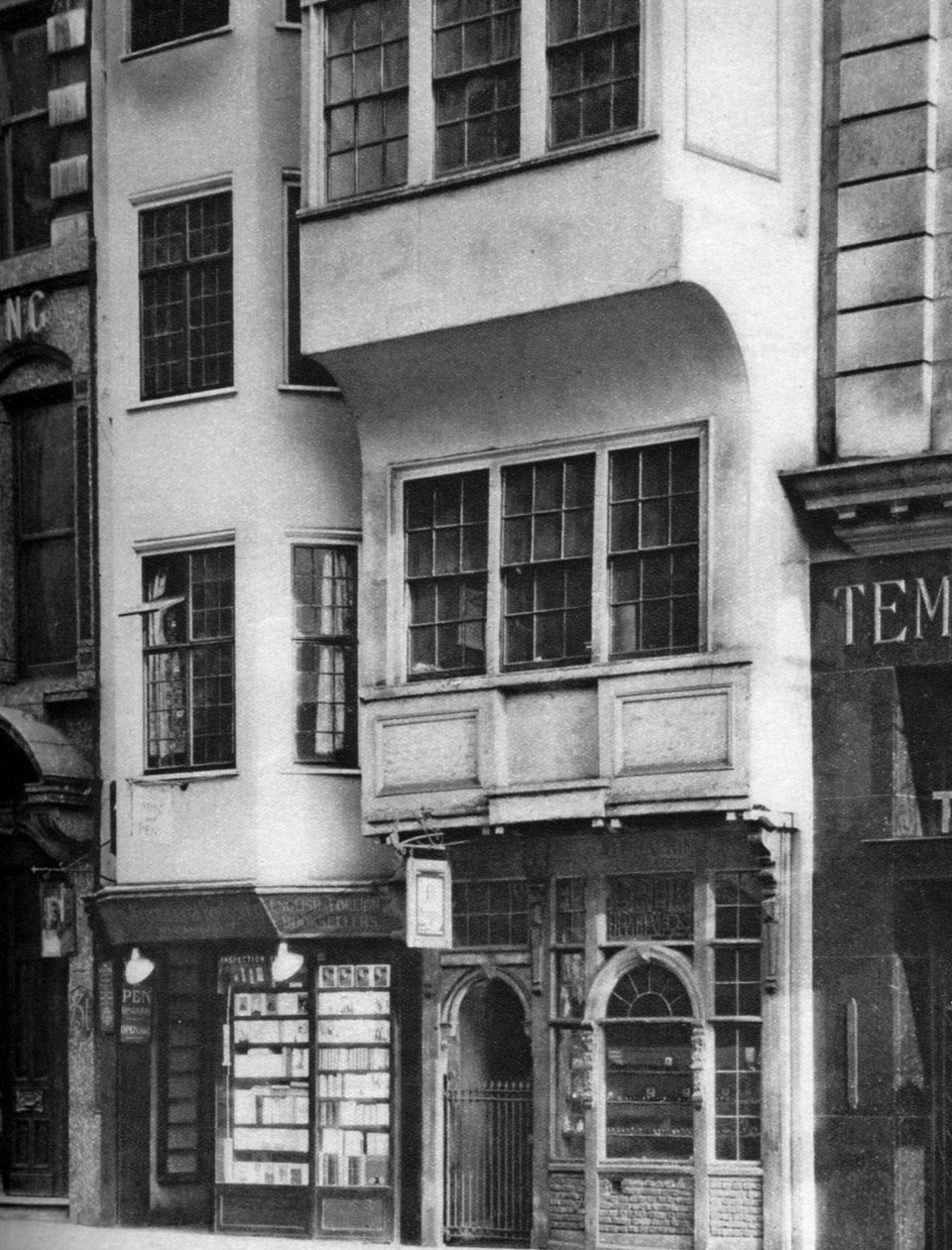 1926-1927年，伦敦斯特兰德的书店和烟草商 作者 不明