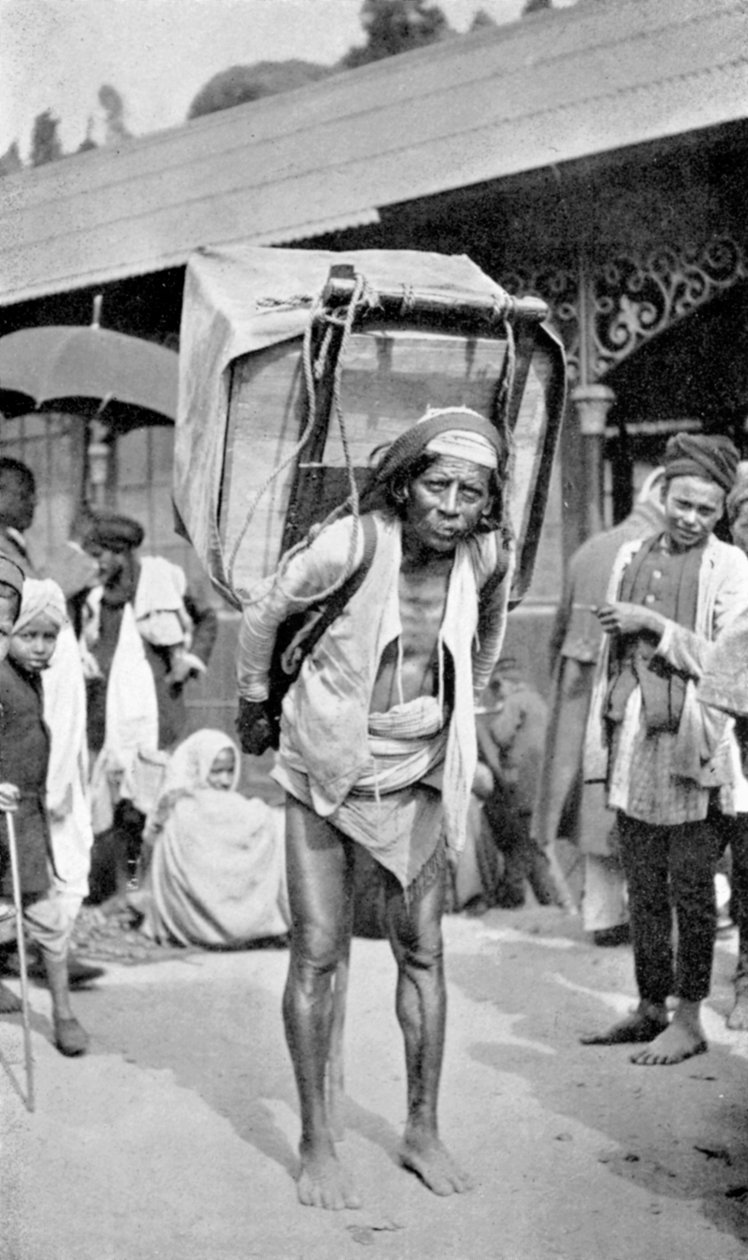 印度西孟加拉邦大吉岭的一位茶工夫，摄于1910年 作者 不明