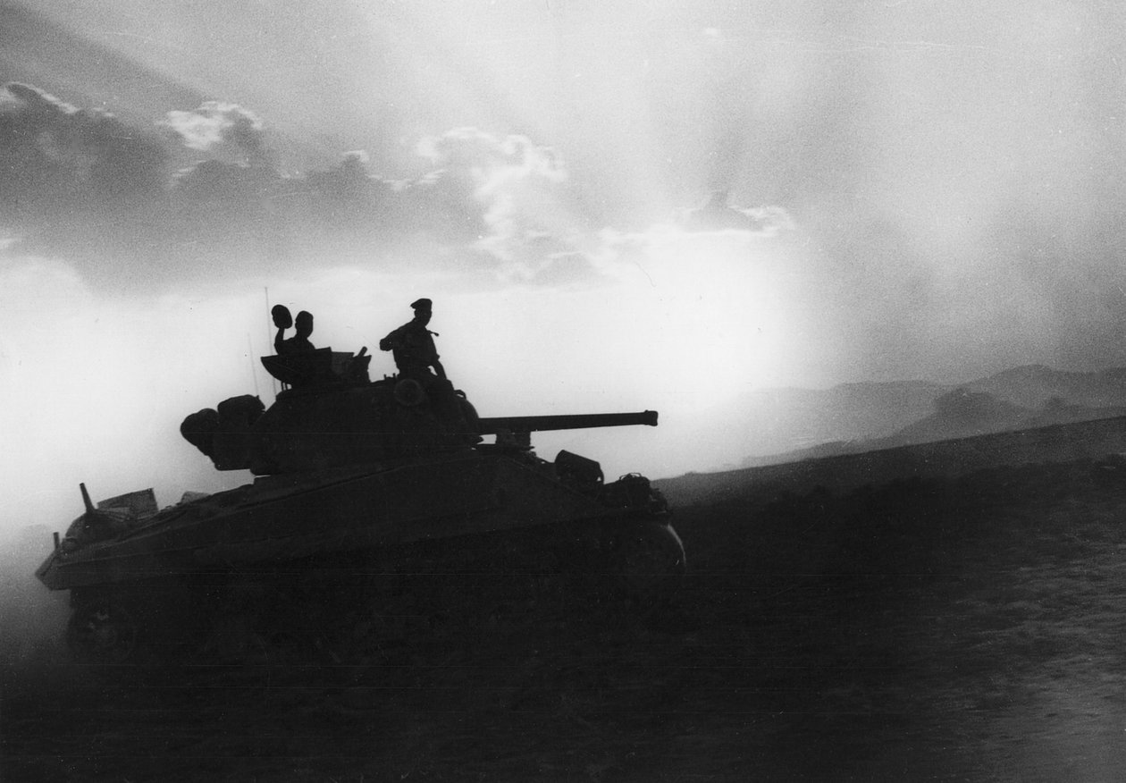 1943年7月10日，一支坦克中队前往西西里岛拉姆马卡 作者 不明