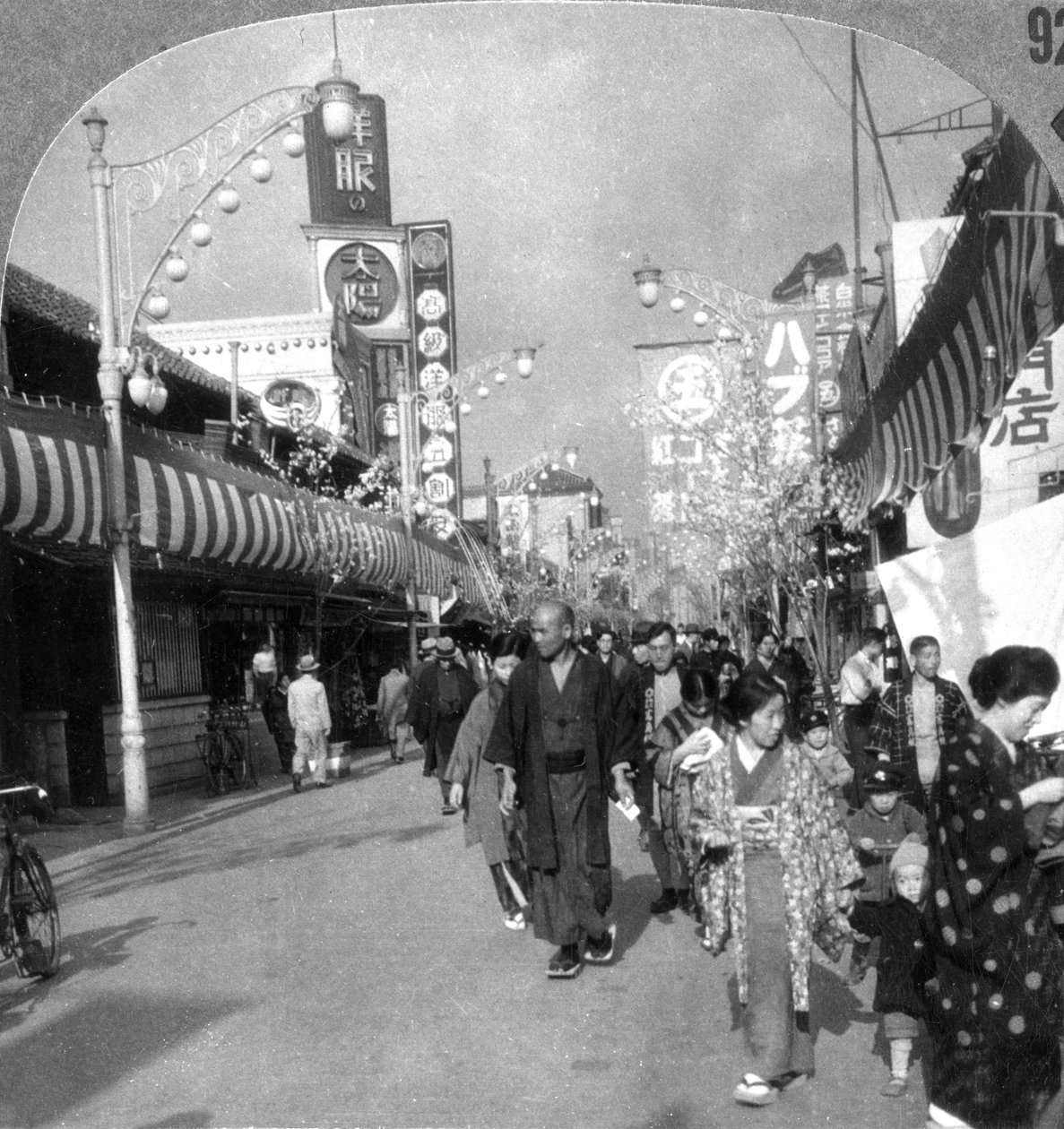 1900年代日本横滨的一条街 作者 不明