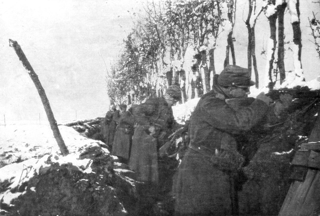 一条装满后备步兵的战trench，法国加莱海峡，法国，1915年冬天 作者 不明