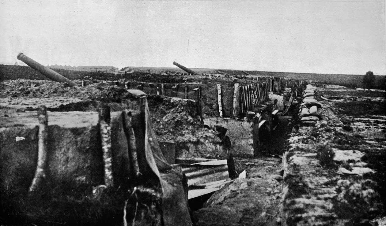 1914年，在莫伯日（Maubeuge）被遗弃的英国战es和枪支 作者 不明