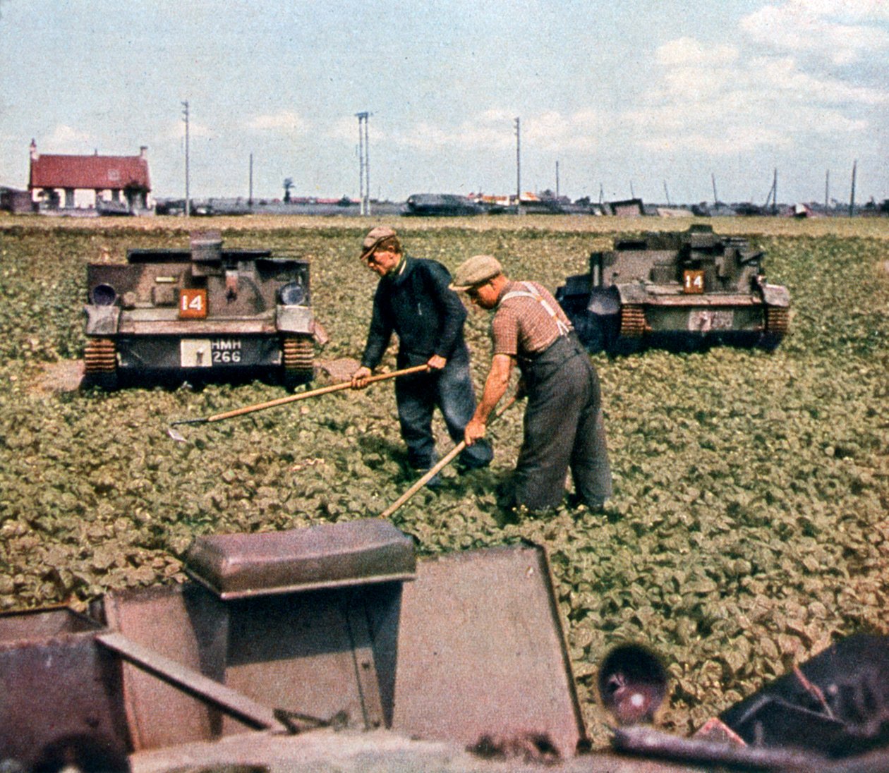 法国敦刻尔克，一个废弃的法国战车，1940年 作者 不明