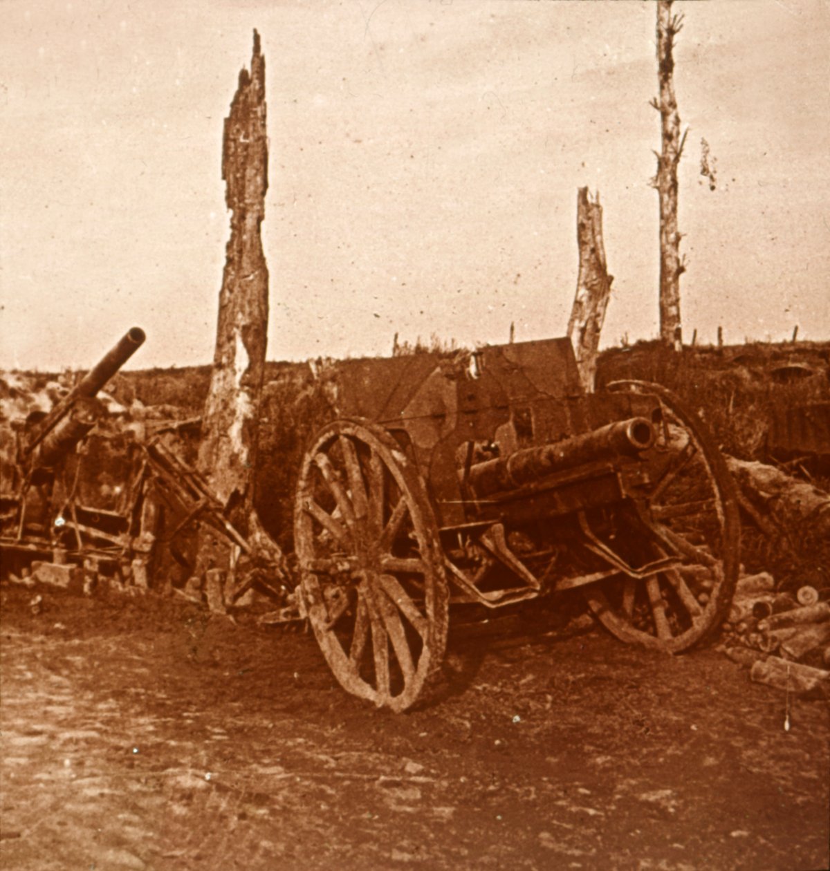 废弃的大炮，c1914-c1918 作者 不明