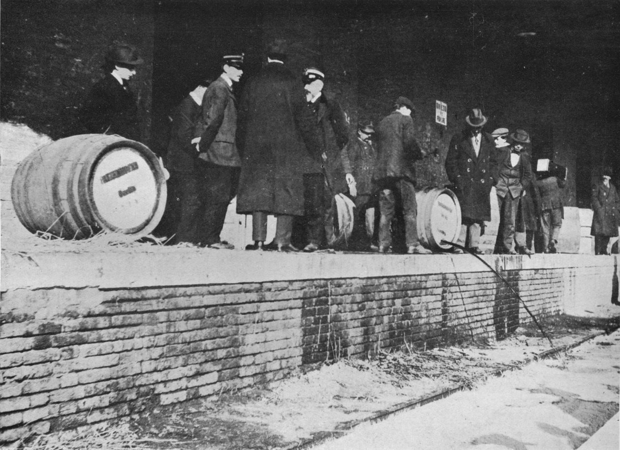 宣战之后：1915年，德国啤酒在一家意大利海关商店被抢走 作者 不明