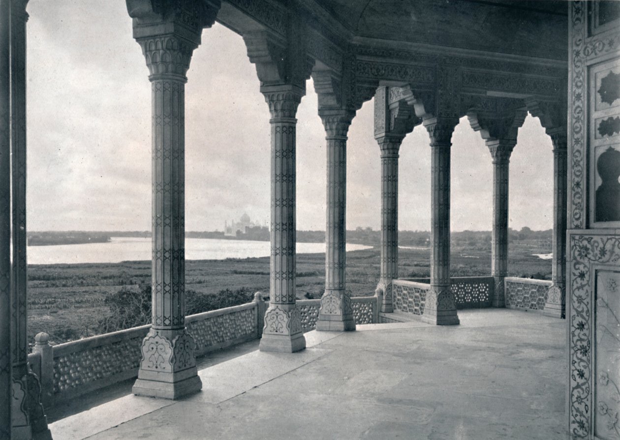 阿格拉茉莉花塔的阳台，展示着泰姬陵，建于1910年。 作者 不明