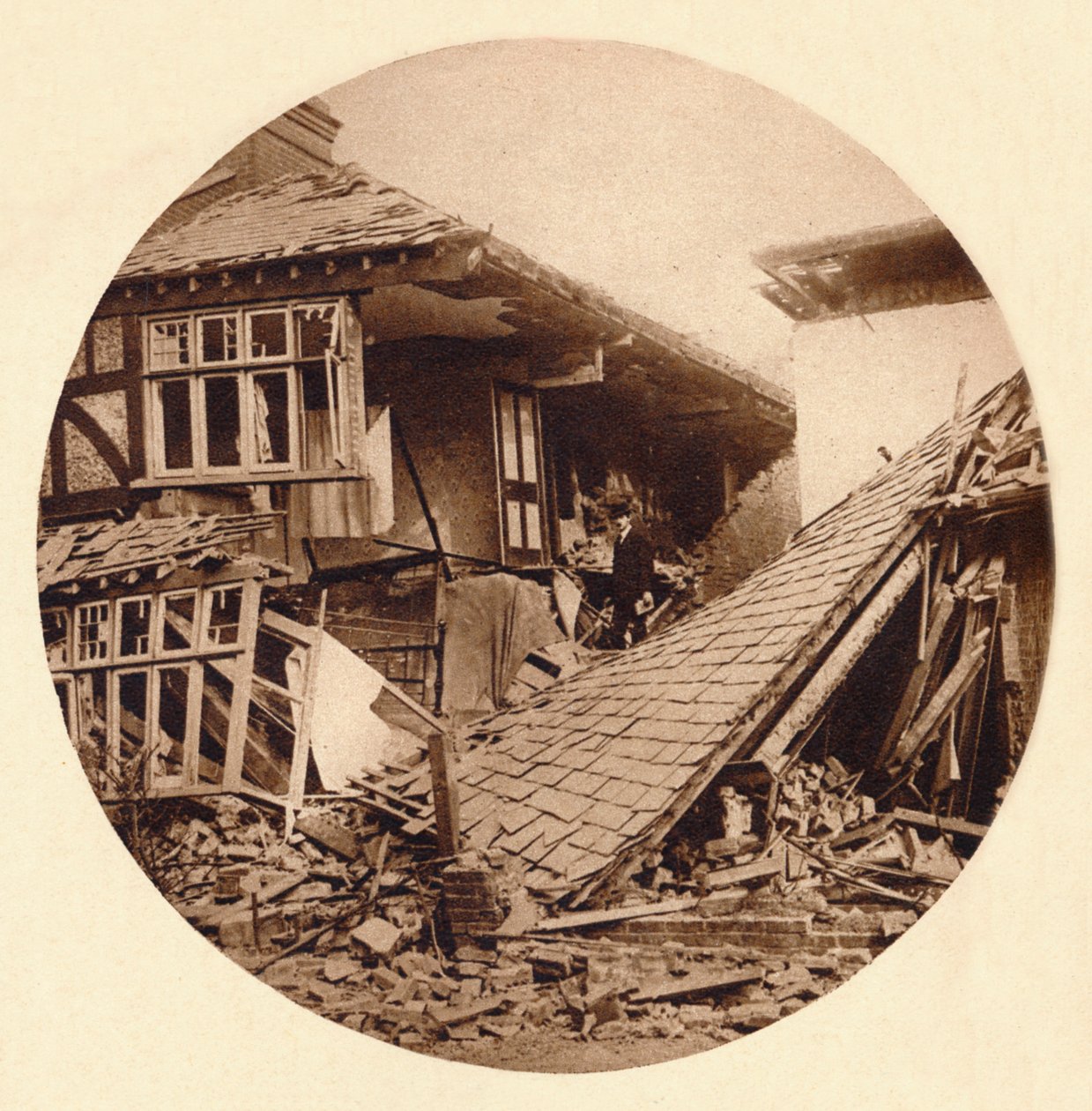 克罗伊登空袭破坏，1915年至1935年 作者 不明