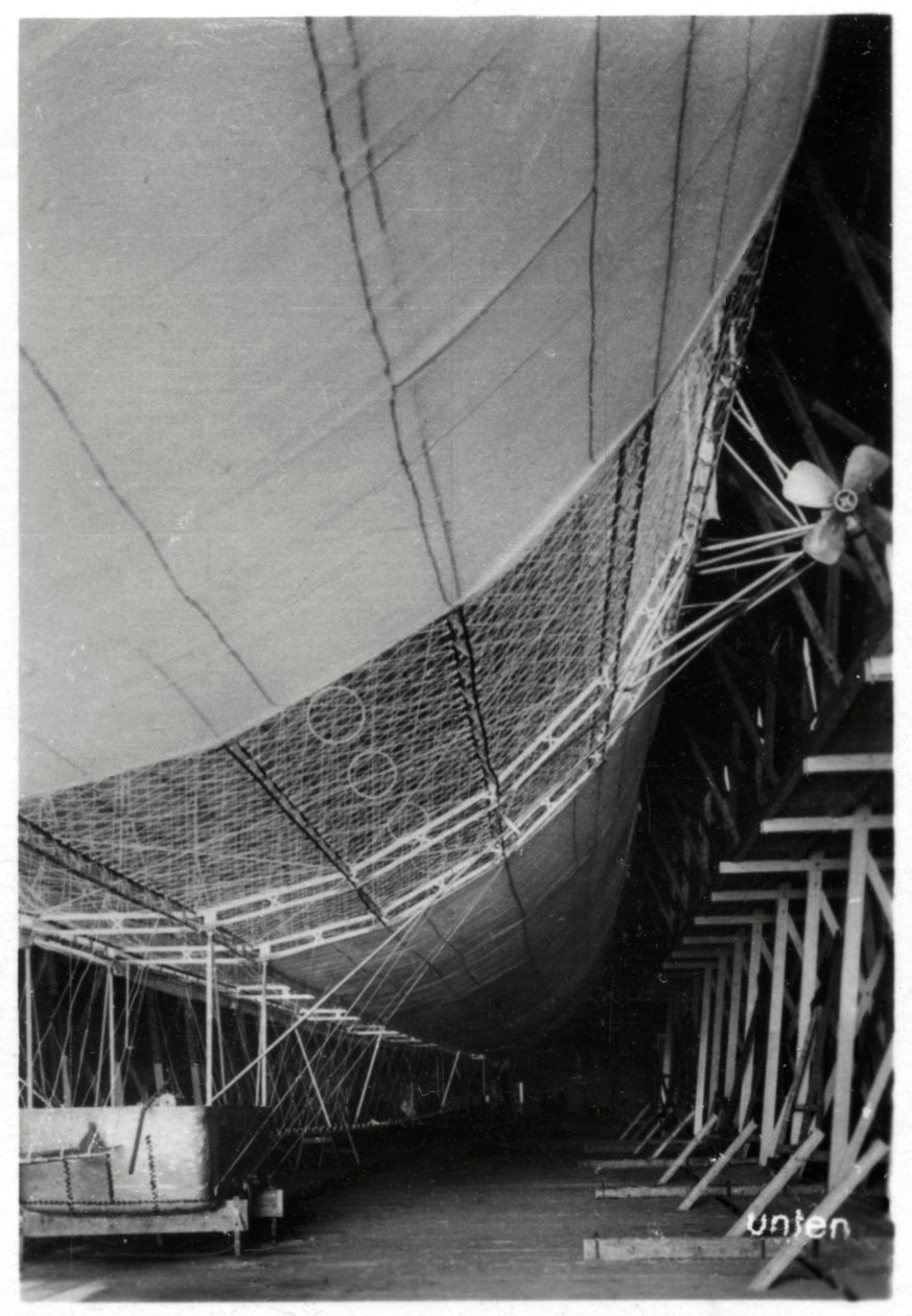 飞艇LZ1齐柏林飞艇正在建造中，1899年1933年 作者 不明