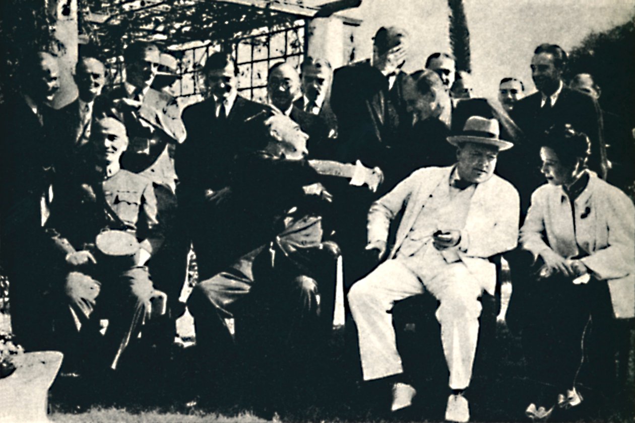 1945年11月，盟国领导人在开罗举行会议。 作者 不明