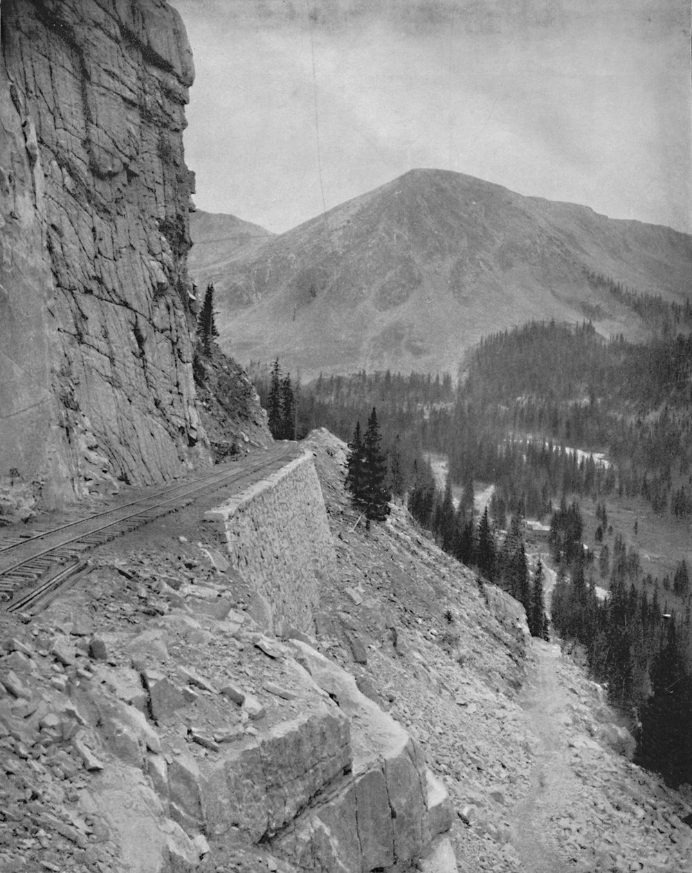 科罗拉多州阿尔卑斯山口，约建于1897年。 作者 不明