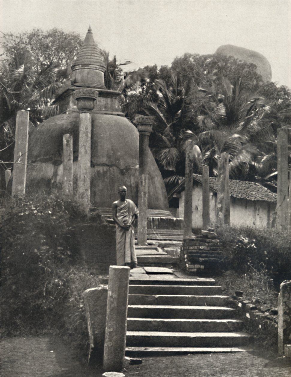 Mihintale的Ambatthala Dagoba，Mahinda文物的安息之地，建于公元前275年公元前1926年 作者 不明
