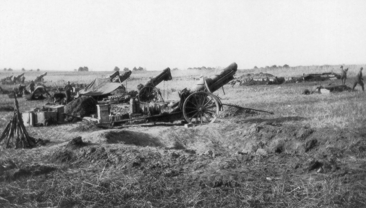 1918年7月18日，法国Soissons以南的第155炮兵连 作者 不明