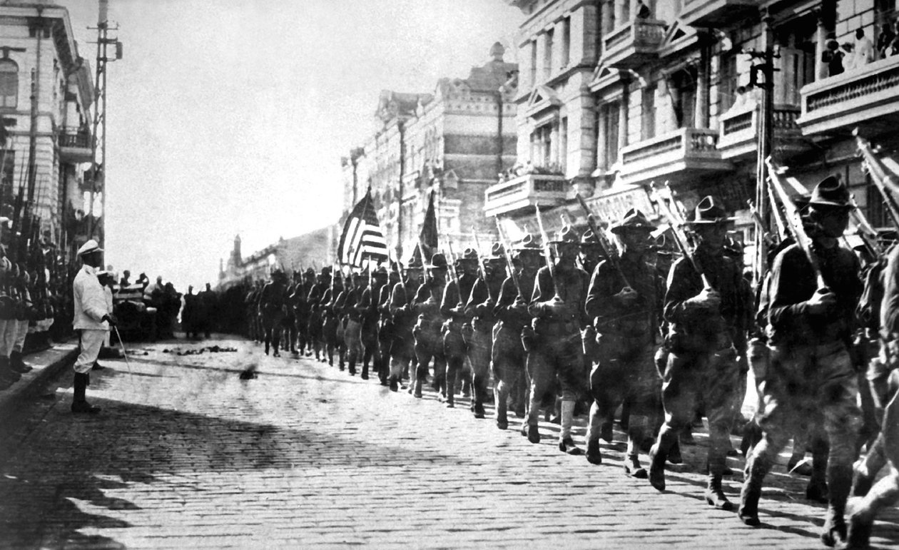 1918年，美军在俄罗斯符拉迪沃斯托克（海参div）游行 作者 不明