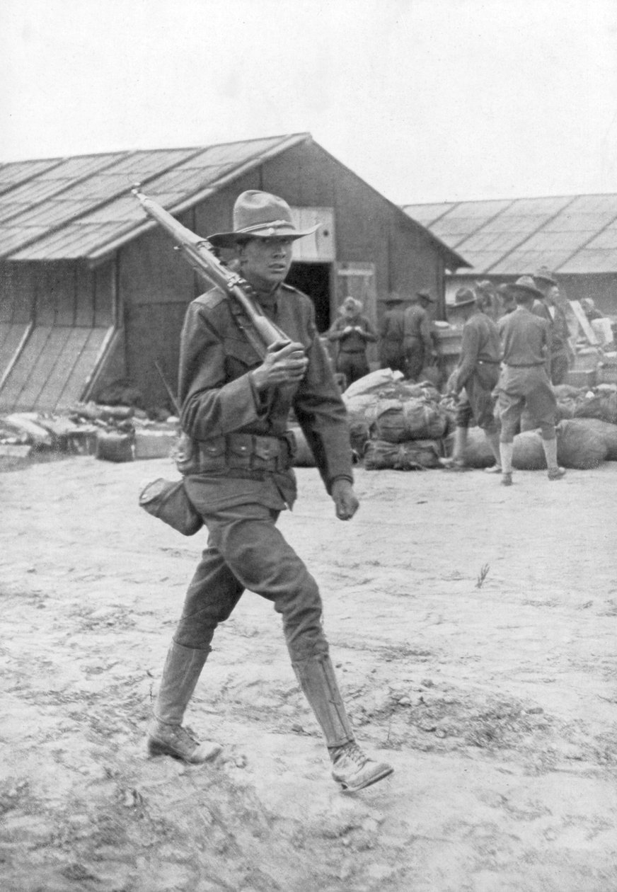 一名担任哨兵的美军士兵，法国圣纳泽尔，c1917 作者 不明