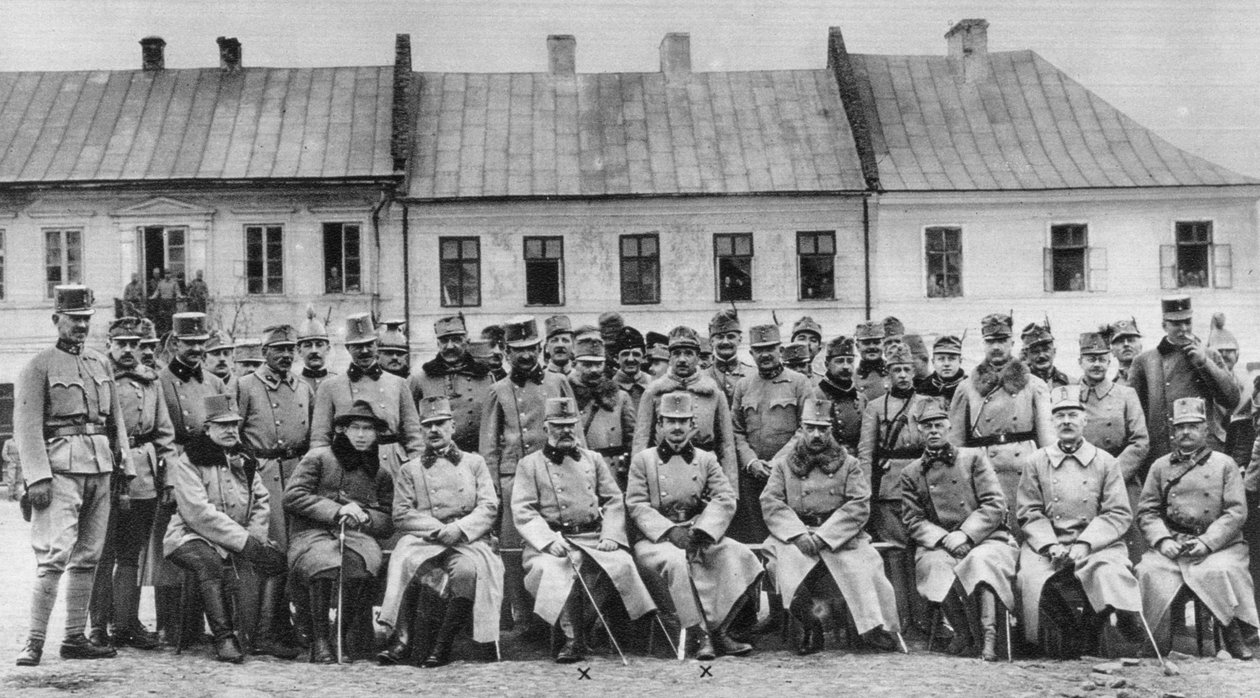 奥地利大公爵弗里德里希和卡尔与他们的军官，第一次世界大战，1915年 作者 不明