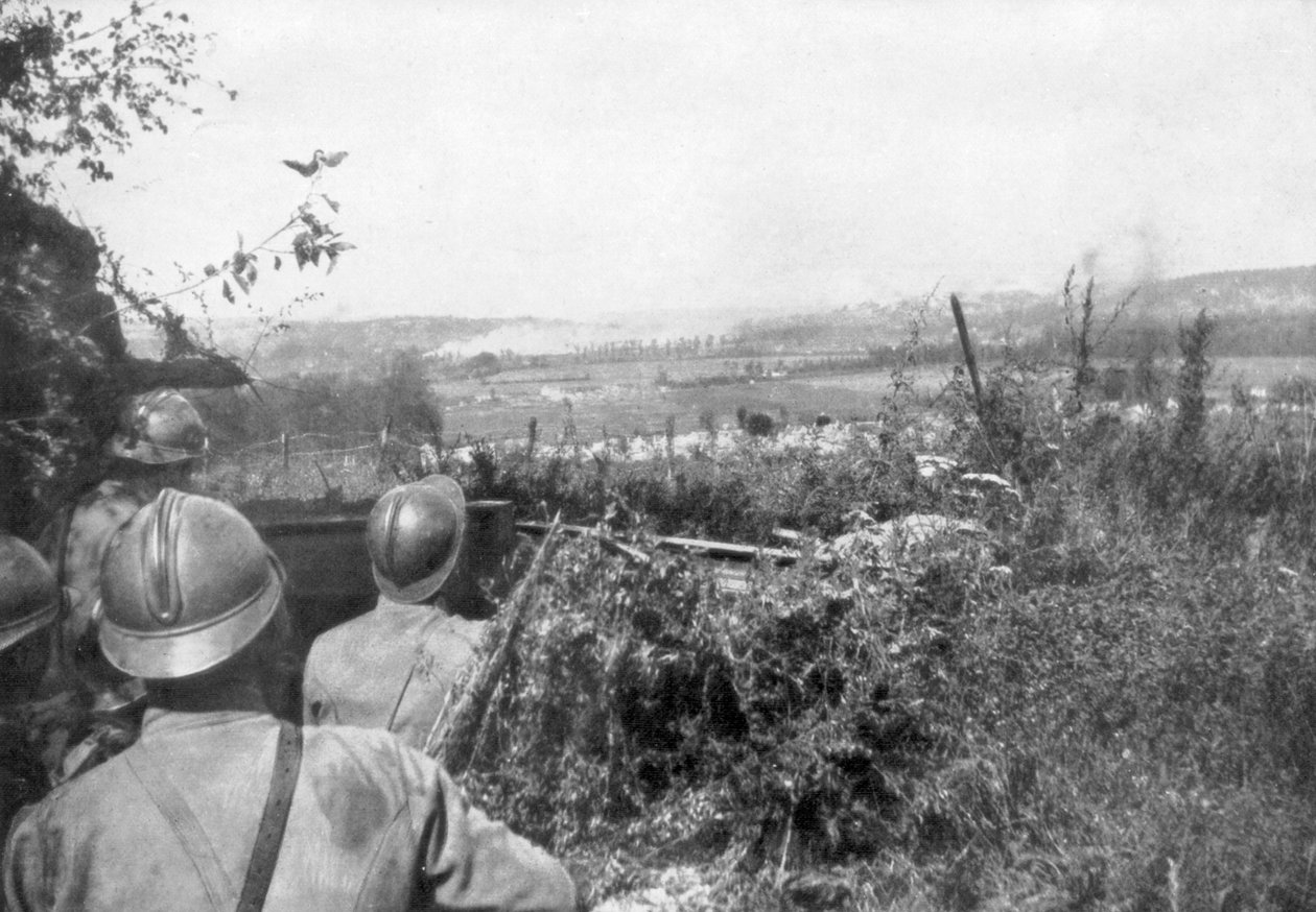 1918年9月2日，法国埃纳，大炮弹在前进之前 作者 不明