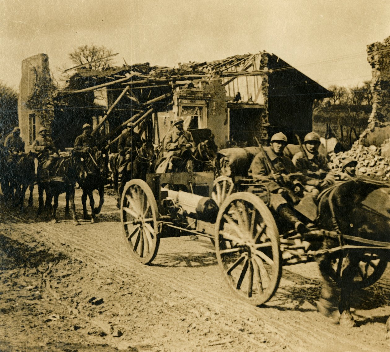 穿越法国北部博塞的大炮，c1914-c1918 作者 不明